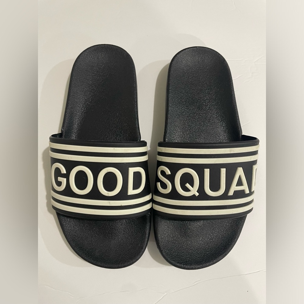 NWOT Good American good squad slides